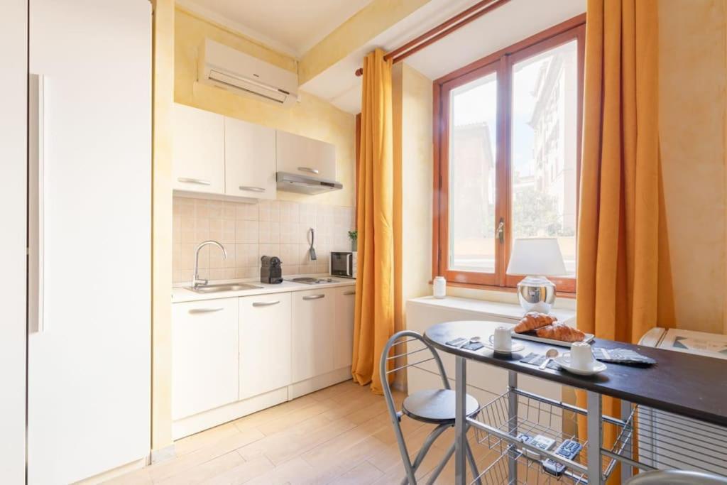 Private Suite In A Guest House With Private Bathroom N3 Roma Exterior foto